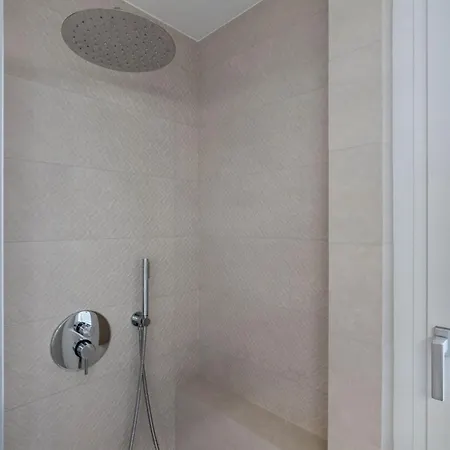 Easylife - Milano- Privata Angera 10s - * Milão